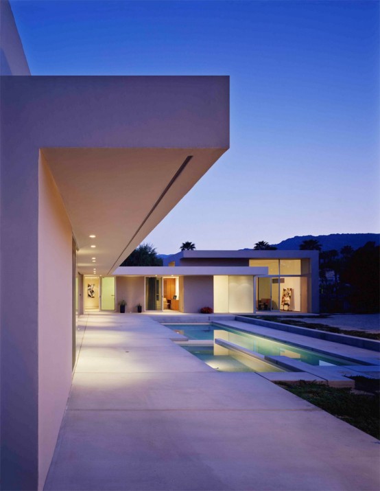 Simple Modernistic Suburban Desert House