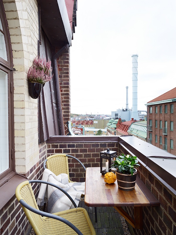 45 Cool Small Balcony Design Ideas | DigsDigs