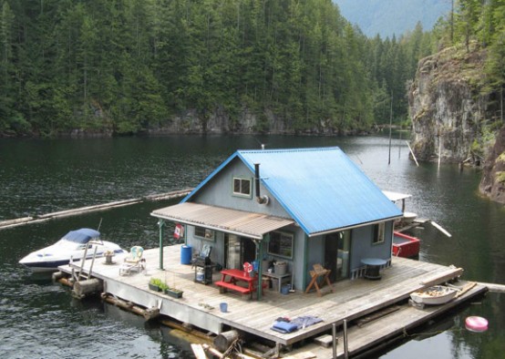 Small Cabin Up The Lake | DigsDigs