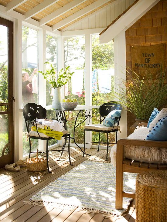 26 Smart And Creative Small Sunroom Décor Ideas - DigsDigs