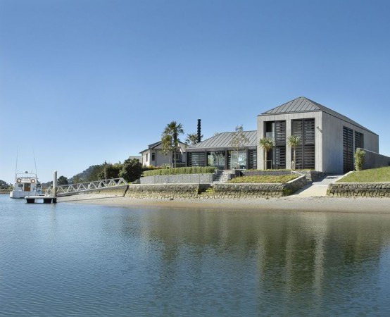 http://www.digsdigs.com/photos/sophisticated-waterfront-holiday-home-1-554x450.jpg
