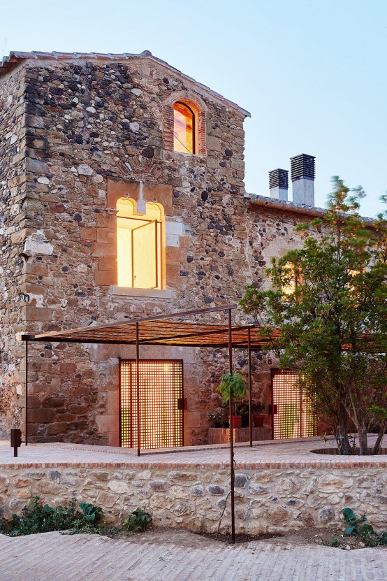 Spanish Stone Farmhouse With A Labyrinth Character Spanish Stone Farmhouse With A Labyrinth Character