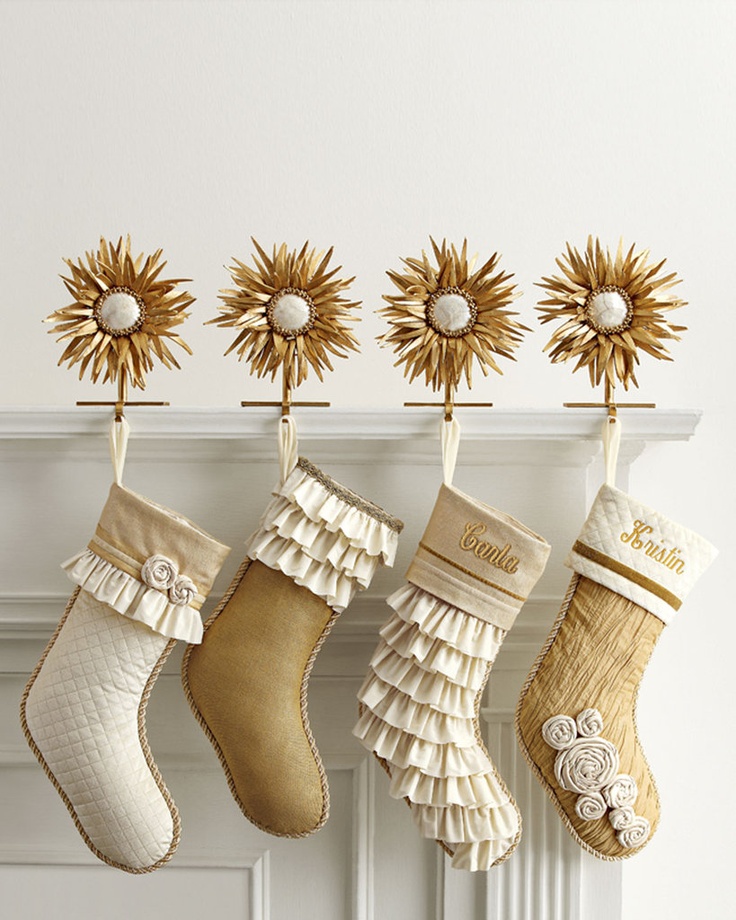 31 Sparkling Gold Christmas Décor Ideas  DigsDigs