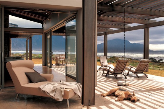 Sprecher House With A Relaxing And Neutral Interior