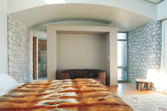 Sprecher House With A Relaxing And Neutral Interior