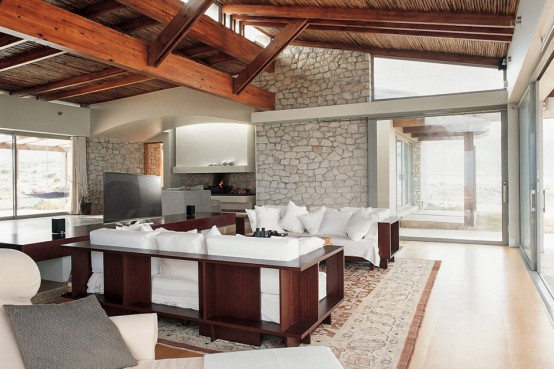 Sprecher House With A Relaxing And Neutral Interior