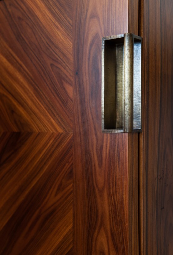 Striking And Dramatic Athens House In Moody Colors Striking And Dramatic Athens House In Moody Colors