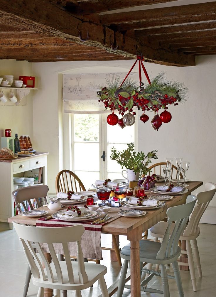 37 Stunning Christmas Dining Room Décor Ideas  DigsDigs