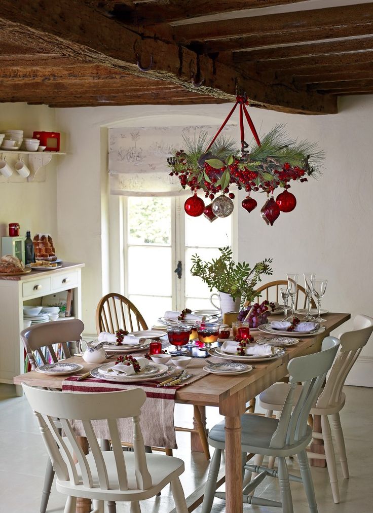 37 Stunning Christmas Dining Room Décor Ideas | DigsDigs