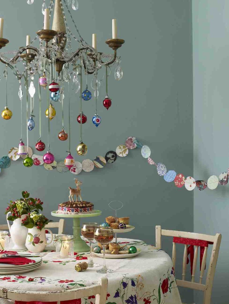 37 Stunning Christmas Dining Room Décor Ideas | DigsDigs