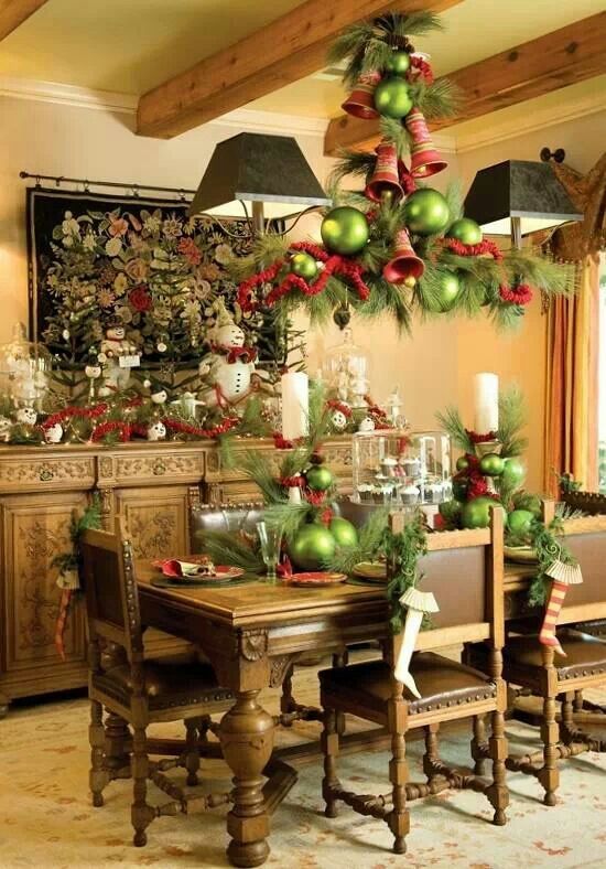 37 Stunning Christmas Dining Room Décor Ideas | DigsDigs