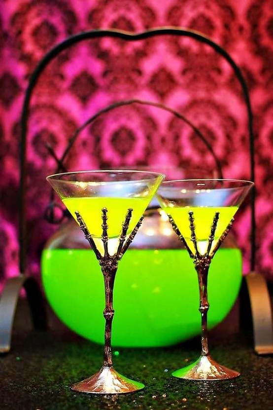 Neon Halloween Decorations
 23 Stunning Neon Halloween Décor Ideas DigsDigs