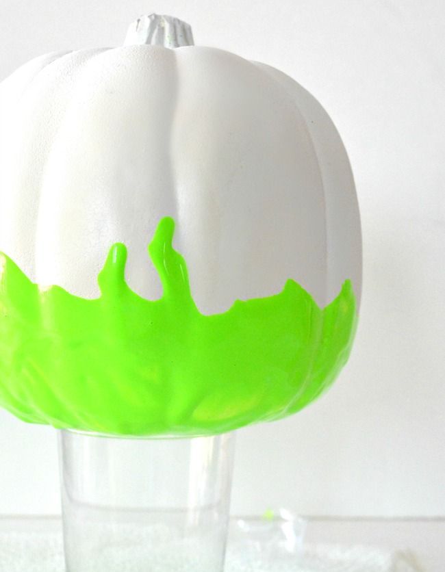 23 Stunning Neon Halloween D cor Ideas DigsDigs