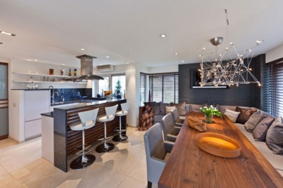 Stylish And Dramatic Apartment With A Big Aquarium