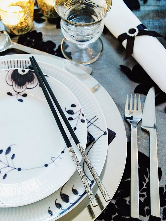 10 Stylish Black And White Christmas Décor Ideas | DigsDigs