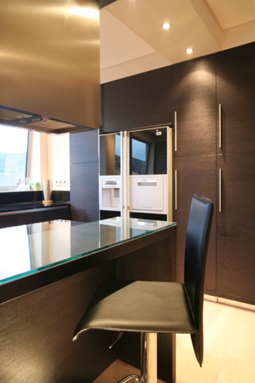 Stylish Futuristic House Reminding Of A Spaceship