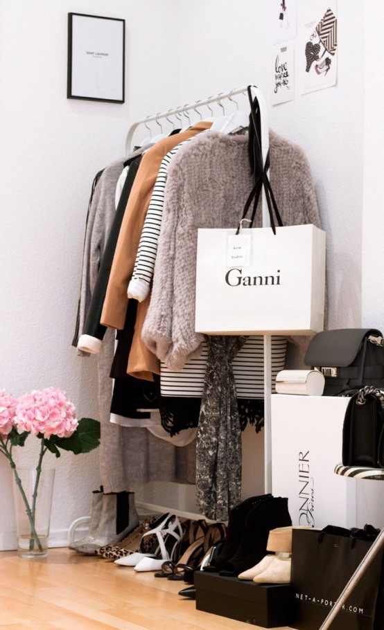 Closet di sudut kamar