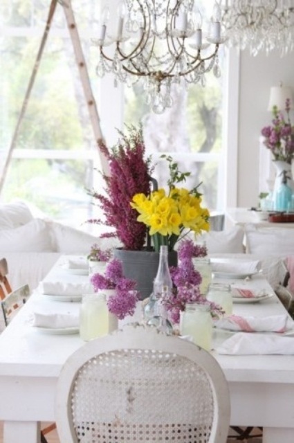 stylish spring table settings 50 Chiêm ngưỡng mùa xuân ngọt ngào trên bàn tiệc