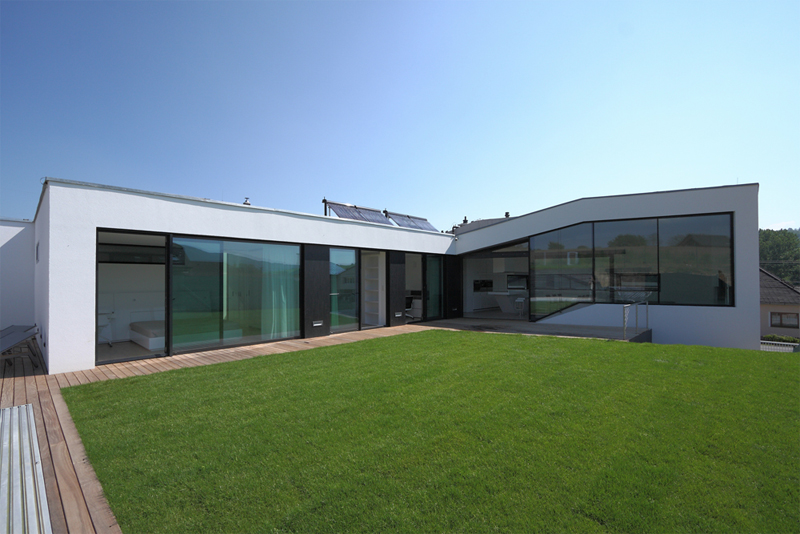 Truly Modern House Design With Cool Interior In Black And White Colors