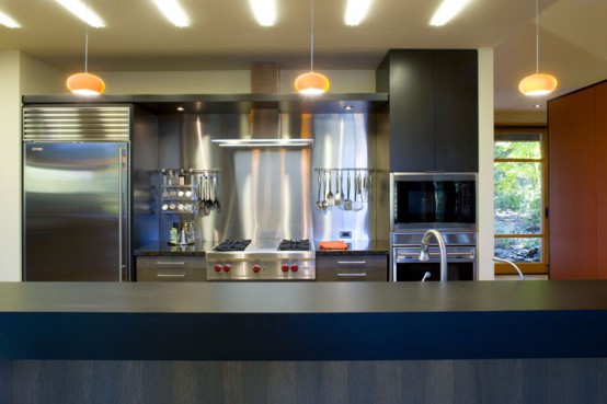 Three Level House In The Trees