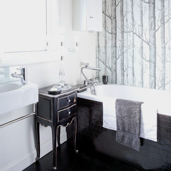 23 Traditional Black And White Bathrooms To Inspire | DigsDigs