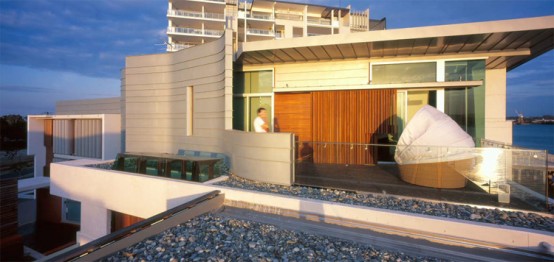 Unique House With Private Garden In Modern Style Unique House With Private Garden In Modern Style