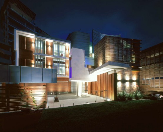 Unique House With Private Garden In Modern Style Unique House With Private Garden In Modern Style