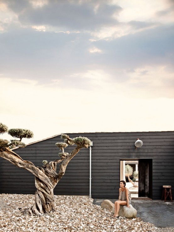 Unique Vacation Home With An Earthy Look Unique Vacation Home With An Earthy Look