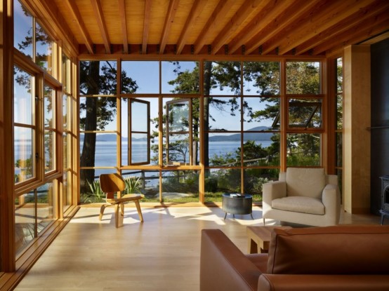 Very cozy sunroom with an awesome view 554x415