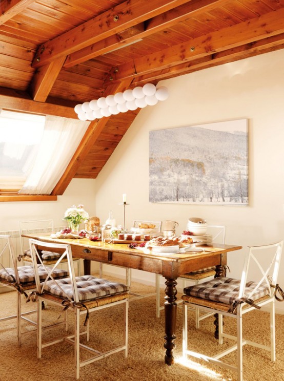 vintage wooden house in the pyrenees 6 554x744 Thiết kế không gian lãng mạn với tầng áp mái phong cách vintage