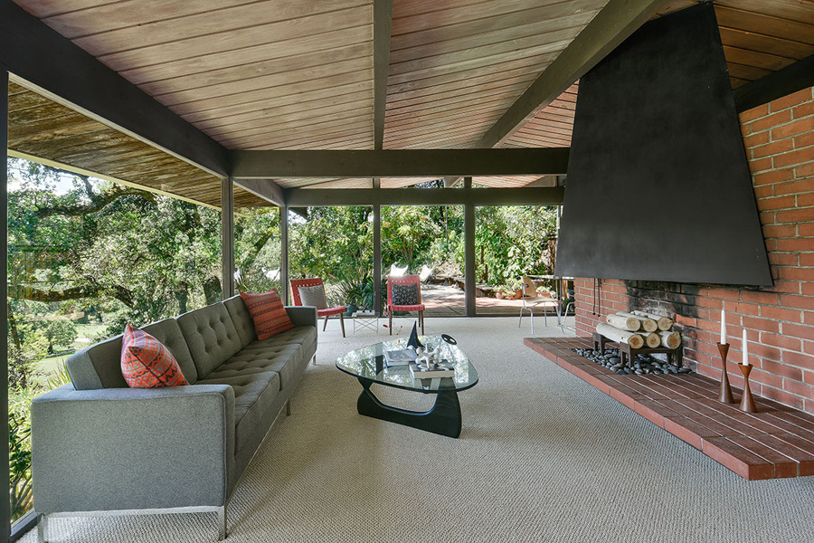 though the home was built in the 1950s, it looks like a modern masterpiece