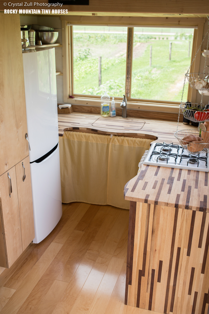 Inside the decor is continued in the same modern and elegant rustic manner with a lot of wood