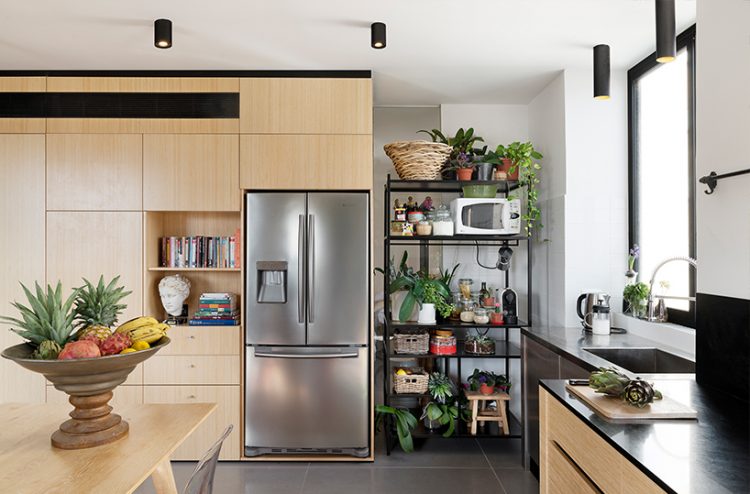 the kitchen design is very practical, with different units, each for some purpose