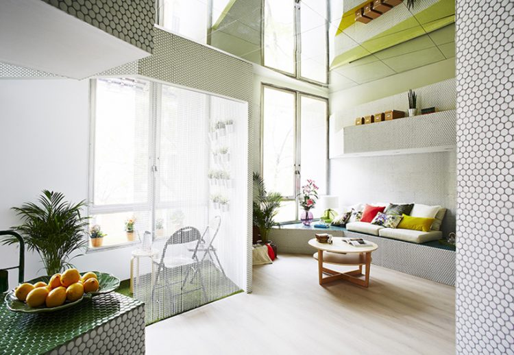 Different materials divide the apartment space