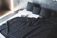 06 striped black and white bedding