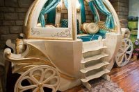 a carriage girl’s bed