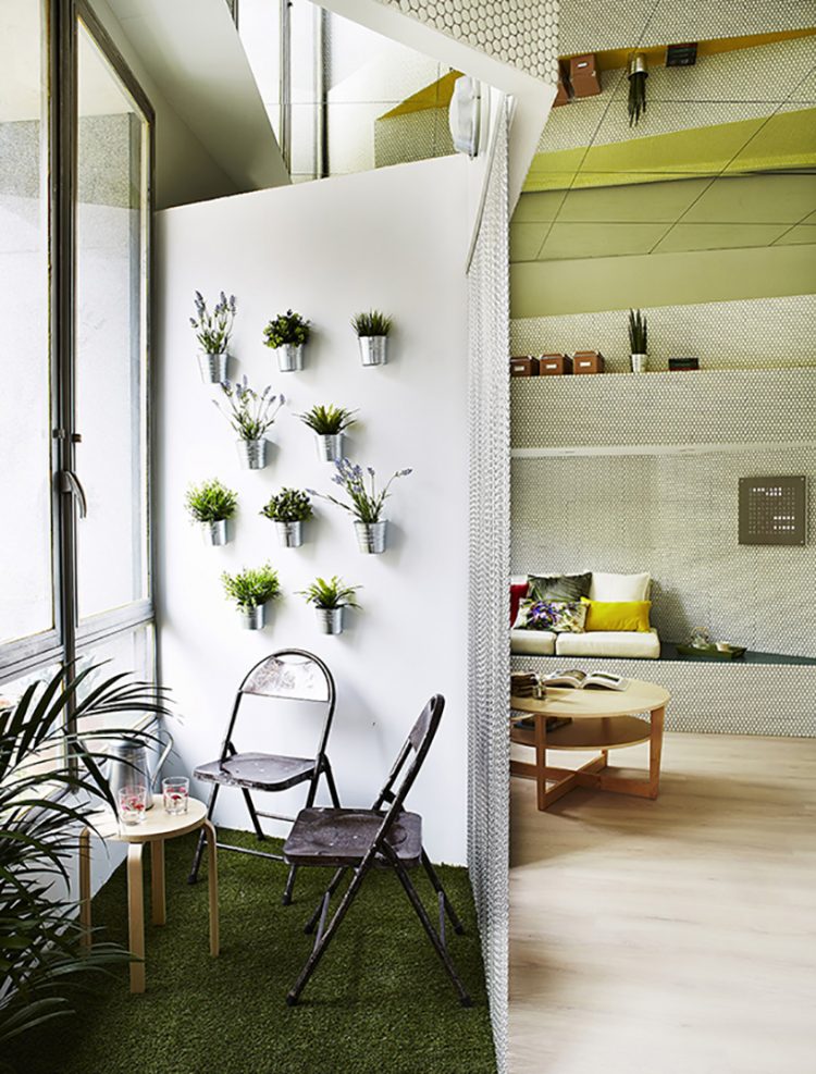 A green area with aromatic herbs allows to disconnect from everyday life