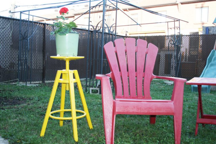 bold yellow Dalfred plant stand