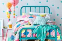 15 bold patterned bedding