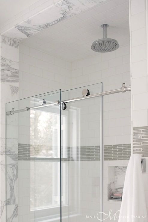 15 contrasting shower border tiles