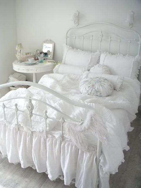 white ruffled bedding