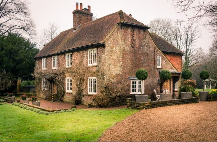 1900-s English Countryside House Breathing With Style