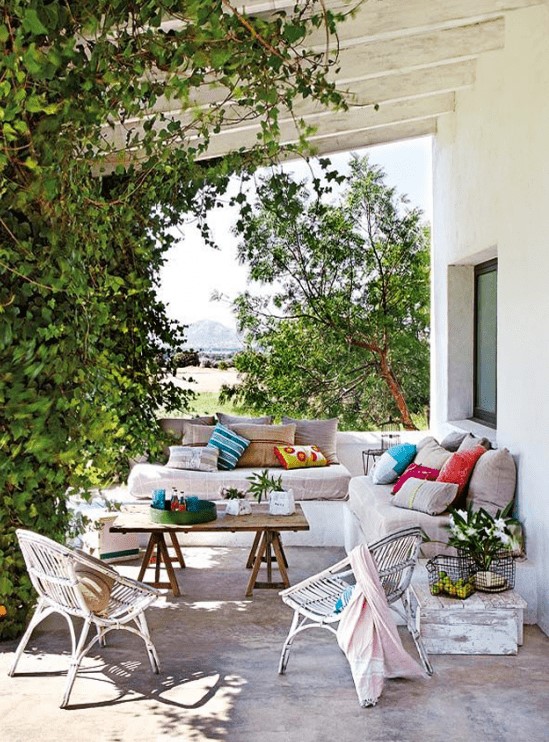57 Cool Outdoor Living Rooms - DigsDigs