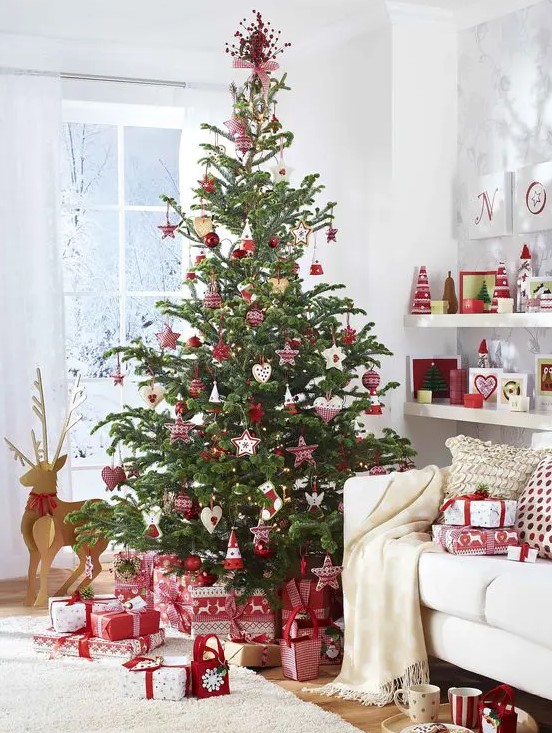 Scandinavian-inspired red and white Christmas tree decor is amazing, add red and white gift boxes under the tree