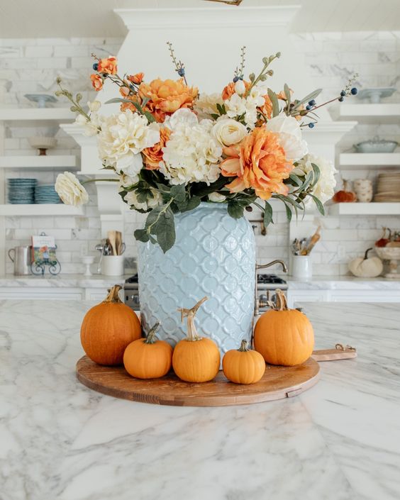 How to Make a Modern Thanksgiving Centerpiece with Dried Flowers