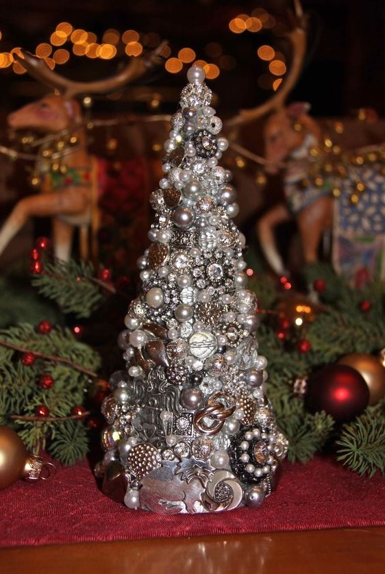 a cute silver Christmas tree of jewelry pieces, pearls and rhinestones will bring a refined vintage glam feel to the space
