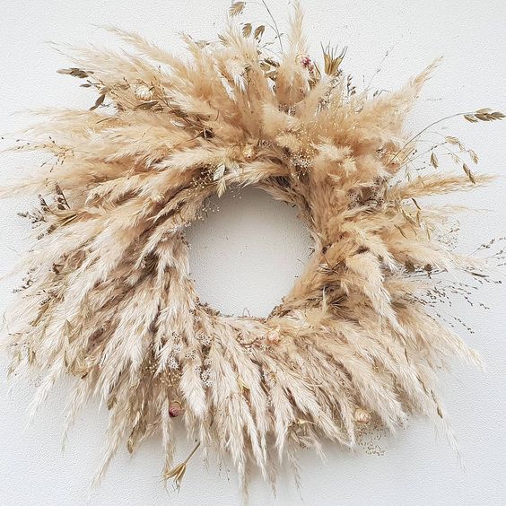 a lovely pampas grass wreath with some additional grass is a lovely and pretty solution for a fall or Thanksgiving celebration