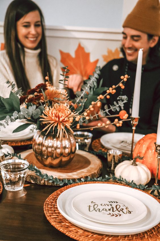chic neutral tableware with gold printing dedicated to Thanksgiving paired with woven placemats is amazing for this family holiday