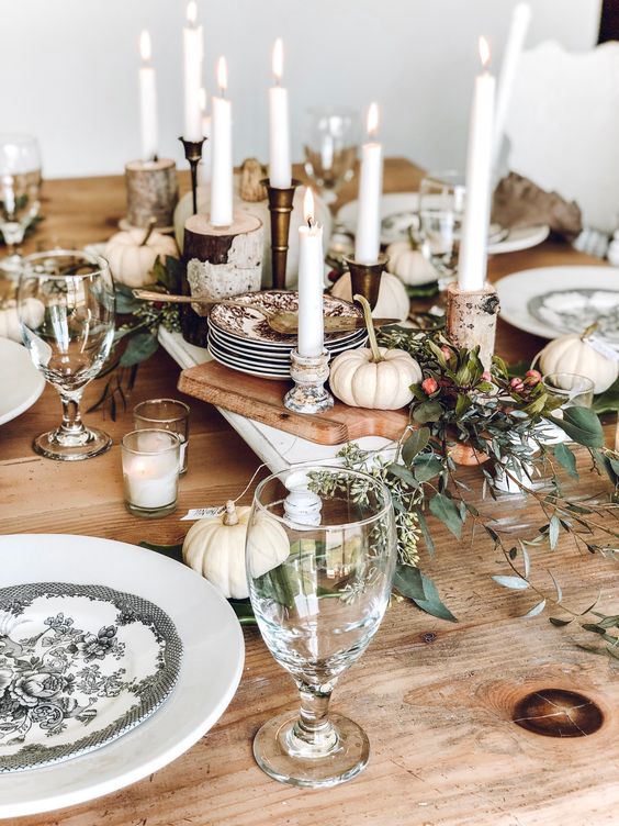 elegant white plates and chic black and white printed ones are amazing for Thanksgiving, they will give a refined touch to the tablescape