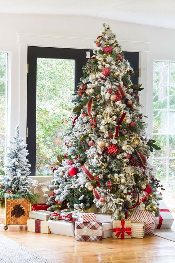 80 Traditional And Unusual Christmas Tree Décor Ideas DigsDigs